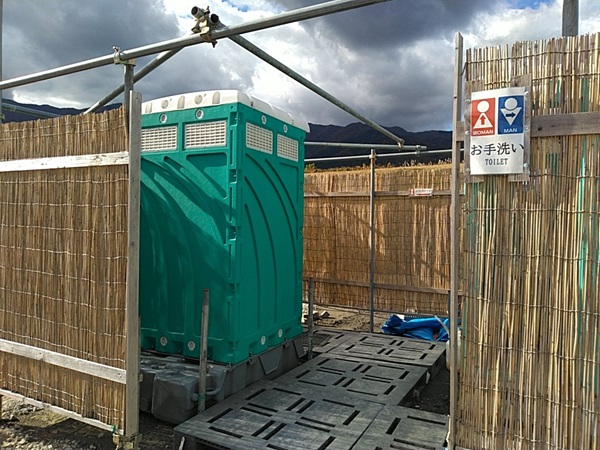 工事現場に女性専用の快適トイレを設置しました