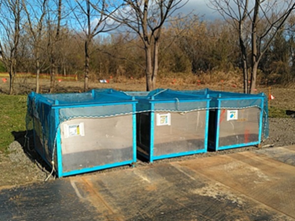 現場内に分別コンテナを設置し、建設廃棄物の適切な処理をしています